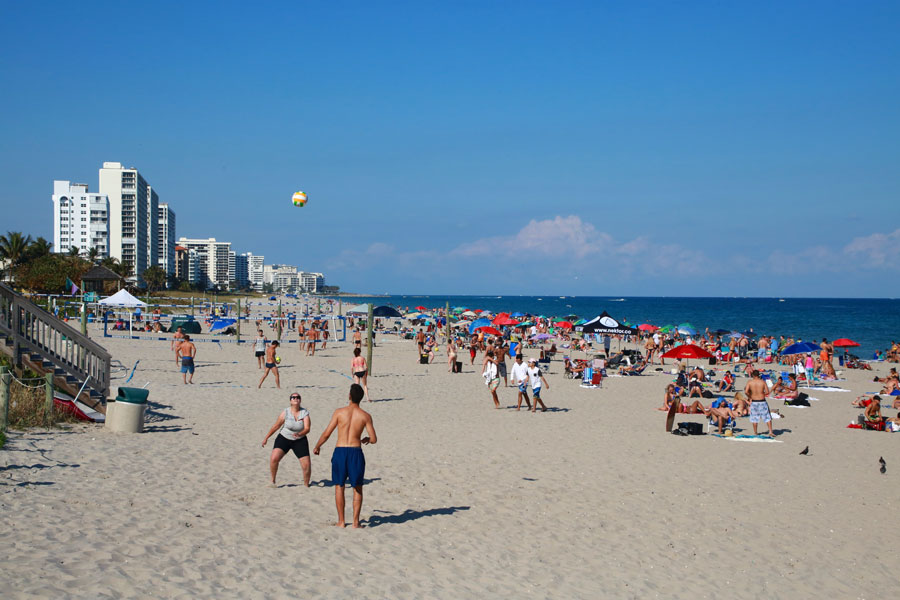 People play volleyball and soccer on the north side of the pier in a sunny afternoon. Deerfield Beach, Florida, February 11 2017. 