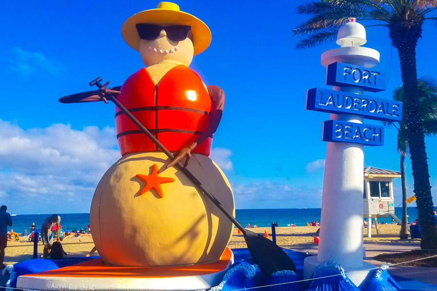 Sculpture of a snowman on the beach of Fort Lauderdale. 