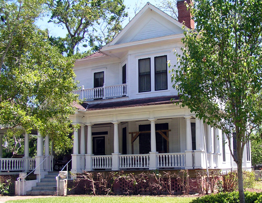 Victorian House, Alachua, Florida. Photo credit ShutterStock.com, licensed.