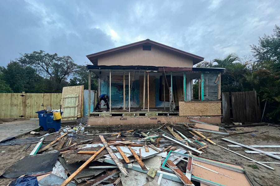 A House in Florida with extreme damage caused by a hurricane that is now condemned. The house is under construction. Avon Park, Florida - January 28 2024. File photo: AllMyRoots, ShutterStock.com, licensed.