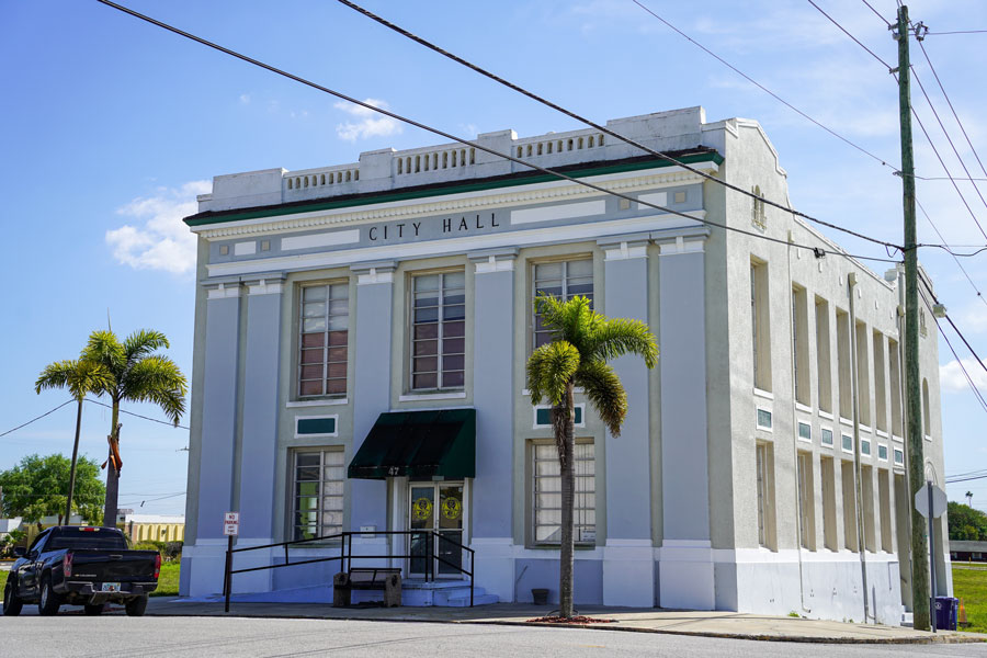 The City Hall building in Frostproof, Florida,has been renovated to accommodate city offices and public services.