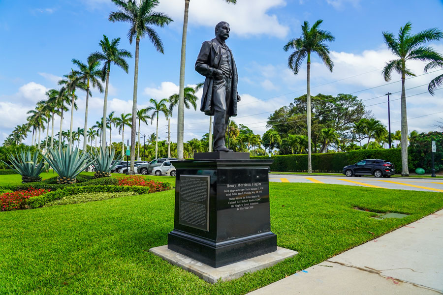 A statue of Henry Morrison Flagler located at the intersection of Royal Poinciana Way and Cocoanut Row in Palm Beach, Florida